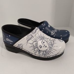 Dansko Celestial Moon/Sun Nurse Clogs Shoes Size 38 US 8 Blue and White Leather